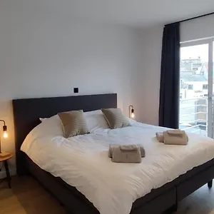 luxueus-ruim-appartement-op-350m-van-het-strand.bruges-hotels.info/